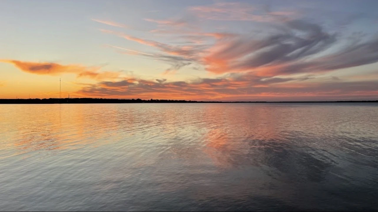 Golden hour sunset reflecting on Lake Tawakoni